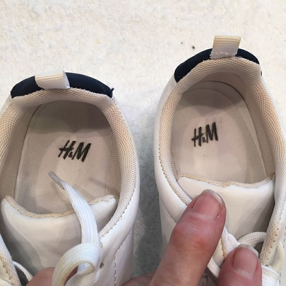White athletic tennis shoes H & M size 4.5 lace up - Picture 6 of 9